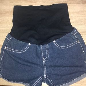 Bella Vida Maternity shorts SIZE L-cute stones